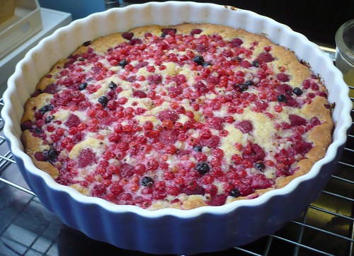 Raspberry-redcurrant pie
