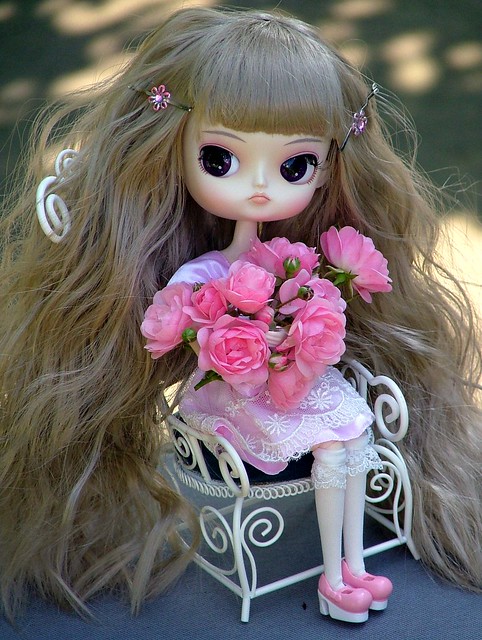 Cossette with Fairy Roses