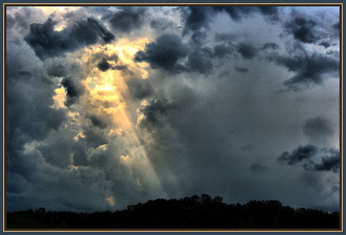 IMGP2212 Storm Cloud sun rays HDR