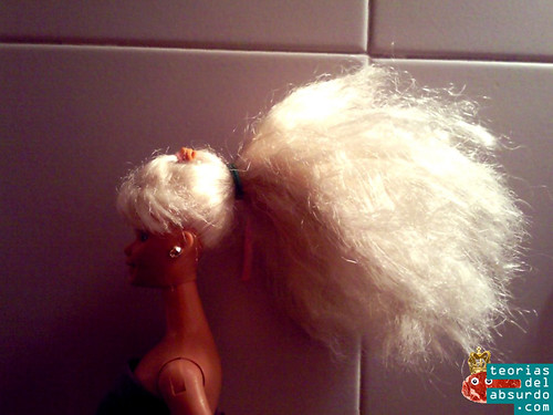 barbie con el pelo recogido en una coleta