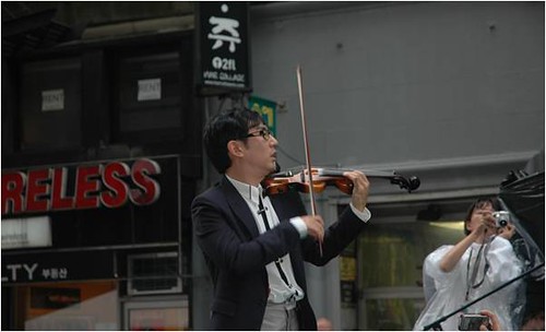 Korean-American electric violinist Eugene Park headlined the Korean Music Festival.