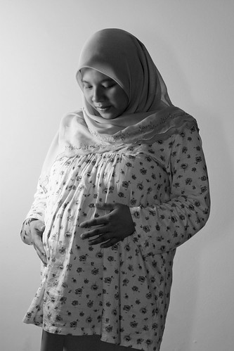 Pregnancy B&W portrait (2) by taqu.