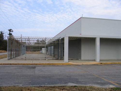 vacant Walmart, Manning, SC (by: Lauren McCord, creative commons license)