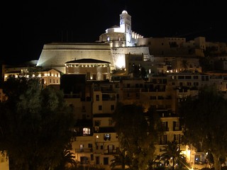 Oberstadt Dalt Vila (Eivissa) bei Nacht
