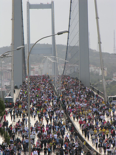 The marathon on the Bosporus Bridge