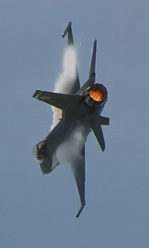 Fighter airplane picture - F-16 10