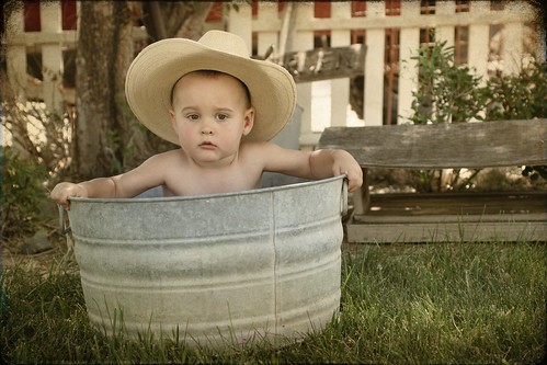 フリー画像|人物写真|子供ポートレイト|外国の子供|赤ちゃん|帽子|麦藁帽子|フリー素材|