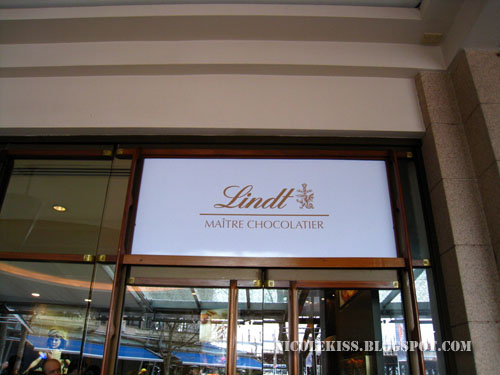 lindt cafe entrance