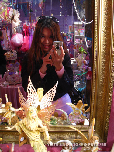 camwhore in fairy shop