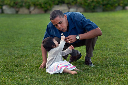 Barack Obama con una niña
