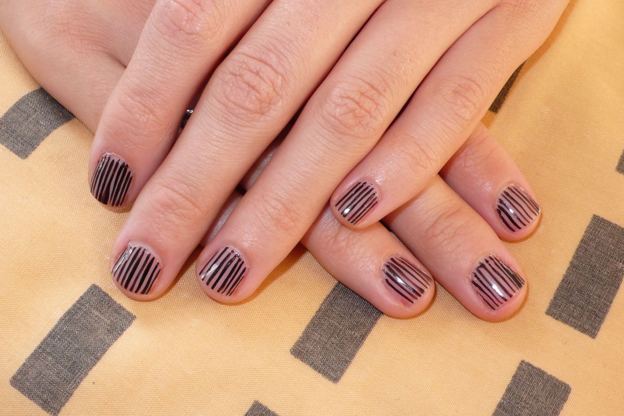 nail design in lines handmade