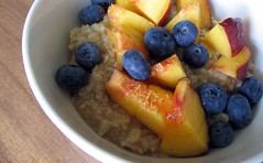 Oats with Peaches and Blueberry