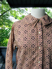 1950s pink and gold print cotton blouse