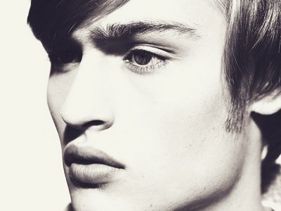 Douglas Booth005(And everything still moves)