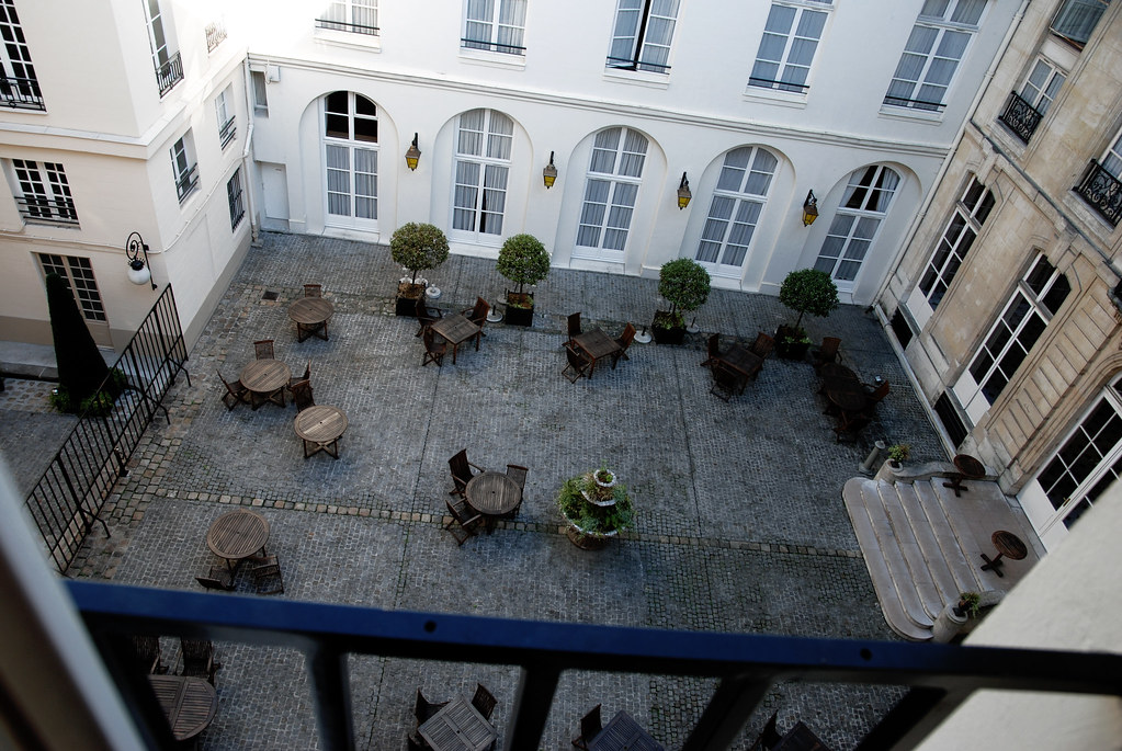 Hotel Courtyard - Paris
