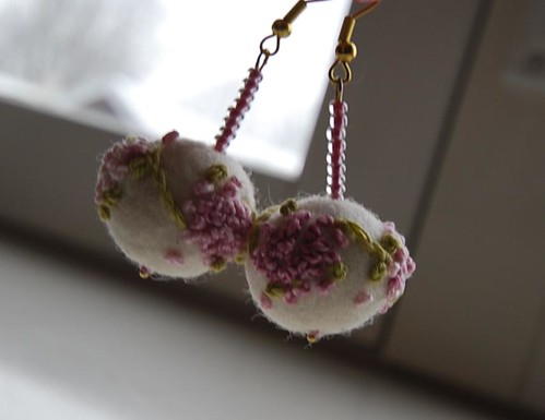 And another pair of felt bead earrings