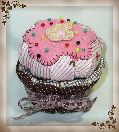 Cupcake pin cushion