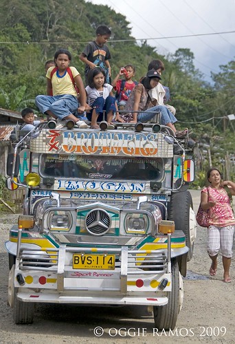 Nueva Vizcaya Kids toploading on Imugan Jeepney