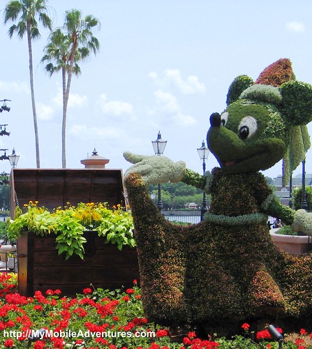 IMG_4272_crop-Minnie-Mouse-topiary