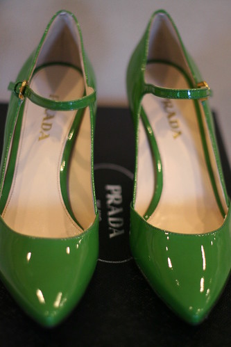  for wearing these green Prada kitten heels under her wedding dress