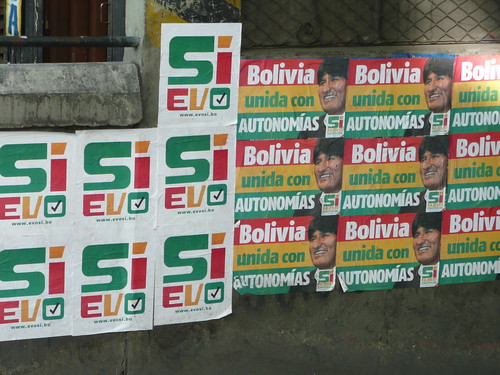 A 2008 campaign poster supporting President Evo Morales' changes to the Constitution - Photo: Chupacabras/Flickr