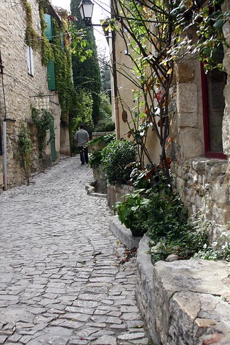 Wandering the hilltowns of Chateauneuf de Pape France
