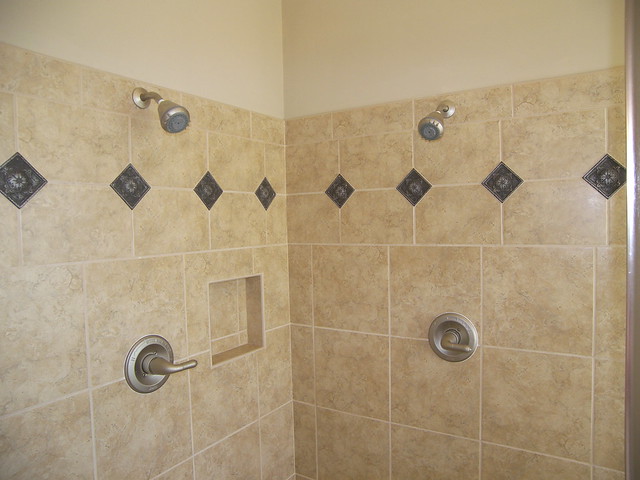 Tile shower accents and dual shower heads