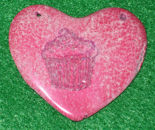 UTEE cupcake heart pendant
