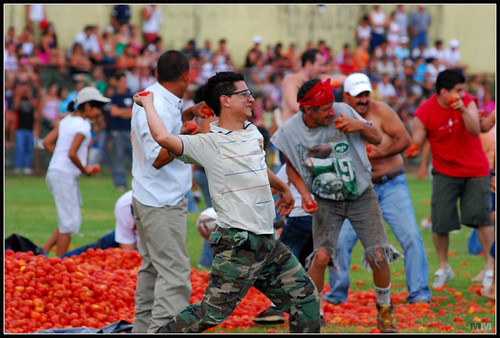 Guerra de tomates, primer asalto