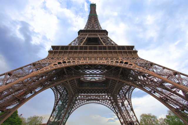 Eiffel Tower GigaPixelized!!  (Paris) (Zoom Inside)