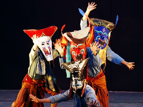 thai dancers with masks