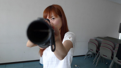 Zhu Dan aiming her shotgun