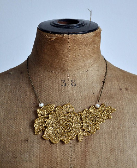 golden roses necklace