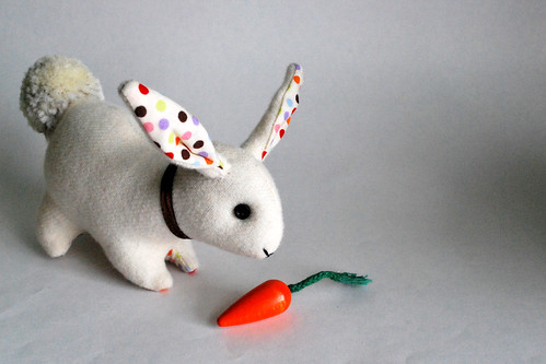 white bunny with carrot2