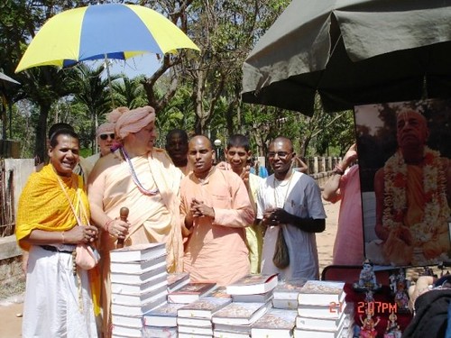 H H Jayapataka Swami in Tirupati 2006 - 0043 por ISKCON desire  tree.