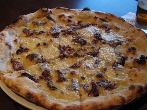 varasano's pizzeria - caramelized onion pizza by foodiebuddha.