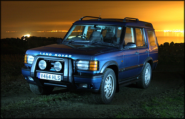 blue night landrover discovery