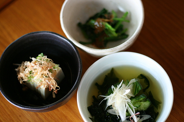 Horenso Goma-Ae (Spinach with Sesame Dressing), Hiyaya-ko (Chilled Bean Curd) and Wakame Kyuri-su (Vinegared Seaweed and Cucumber)