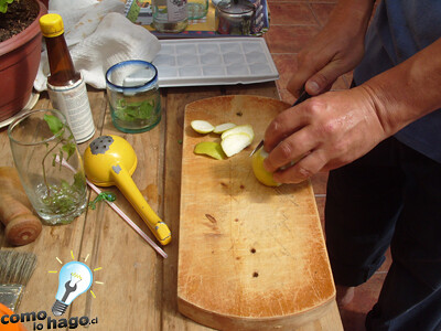 Cortando limones - Cómo hacer mojitos