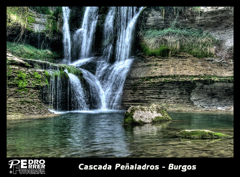 Cascada Peñaladros - Cozuela - Valle de Mena  - Burgos - primer plano