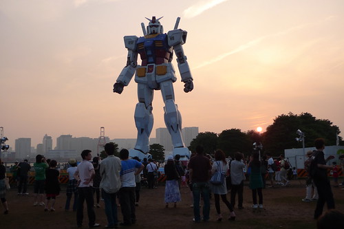 Gundam statue in Odaiba during sunset