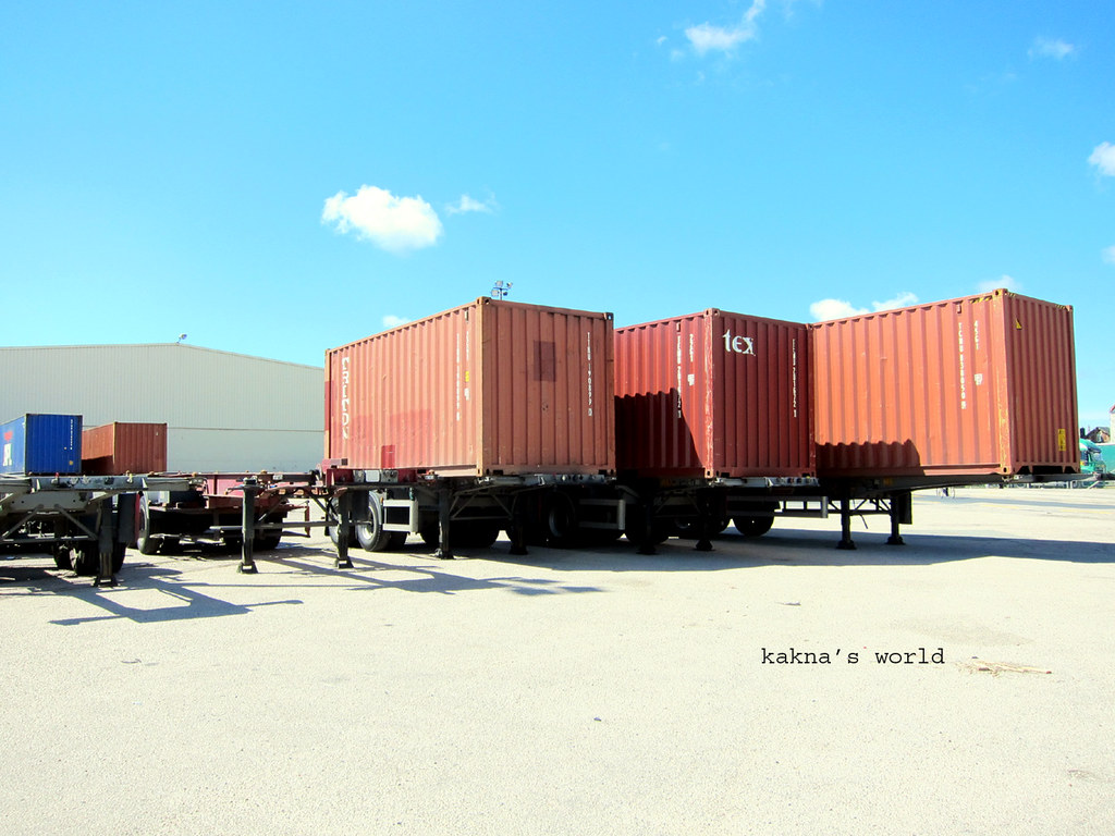 : LeHavre_containers