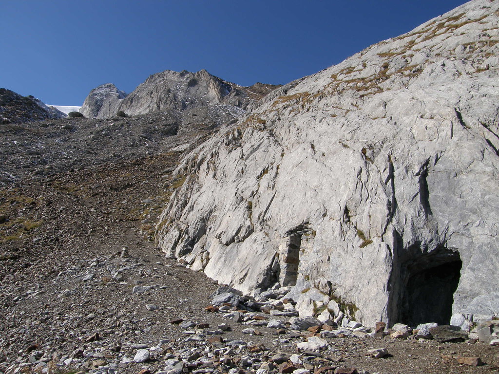 20081025(021) Primeras cuevas (las de Bellevue) a 2.400 mts