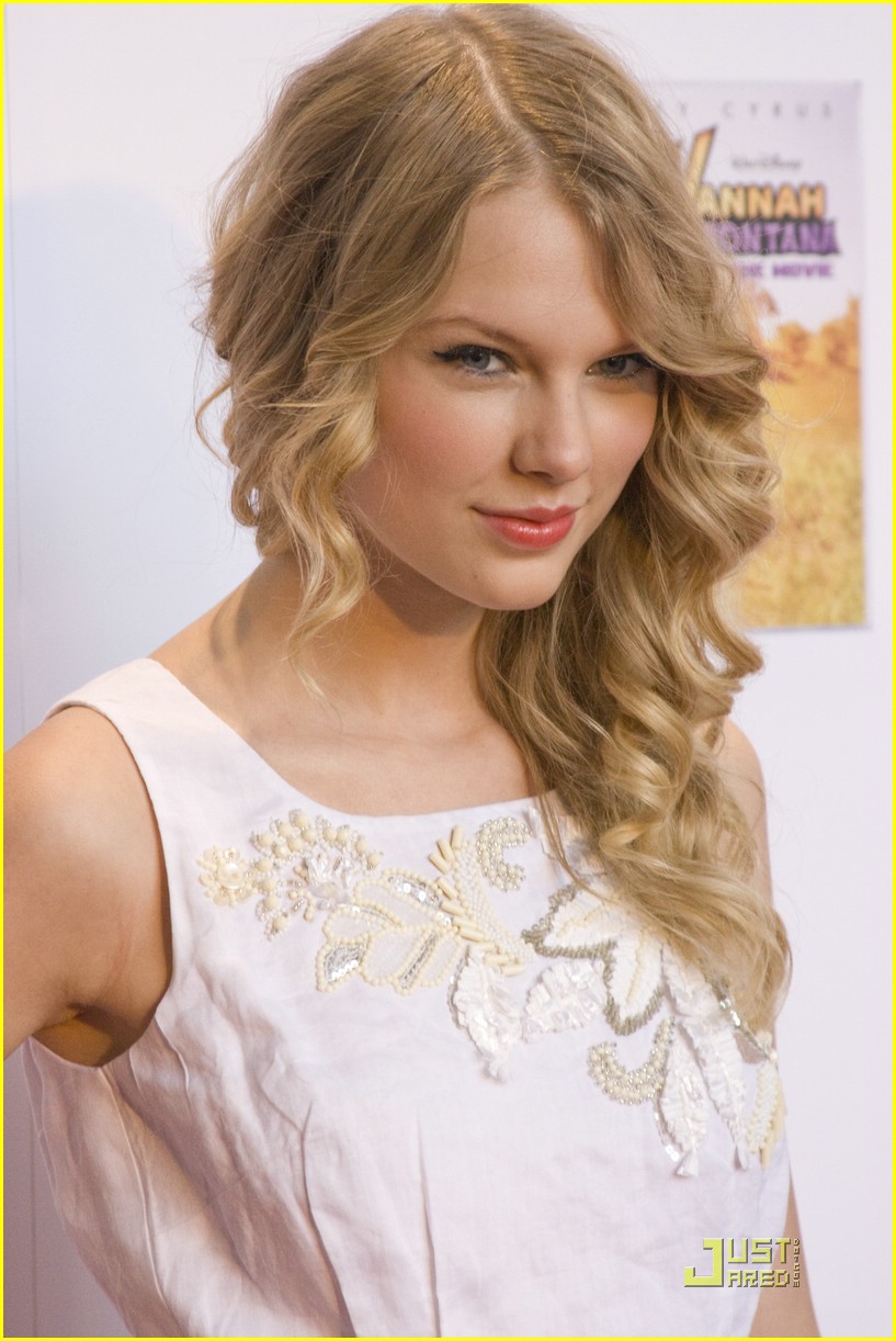taylor-swift-french-connection-03