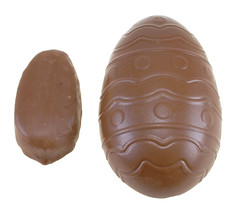 Reese's Peanut Butter Egg (regular vs giant)