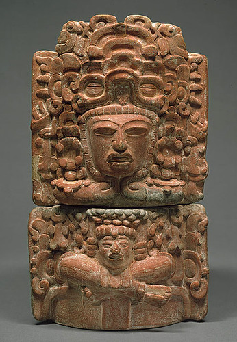 005 - Incensario con forma de figura sentada-siglos V-VI Guatemala 