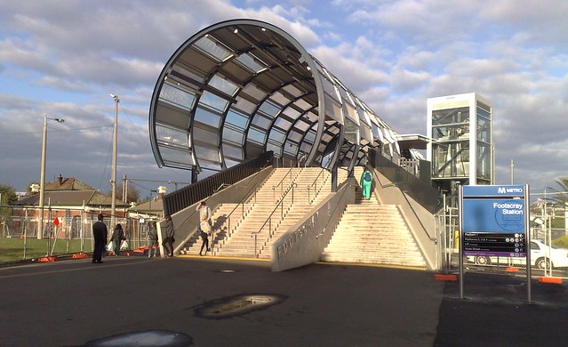POTD: Footscray's brand new bridge won't fit the new platforms