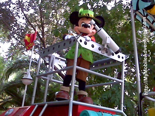 IMG01411-DAK-parade-Mickey-Mouse