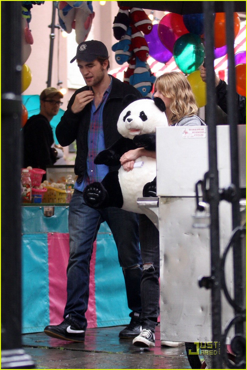 oso panda de peluche Robert Pattinson y Emilie de Ravin