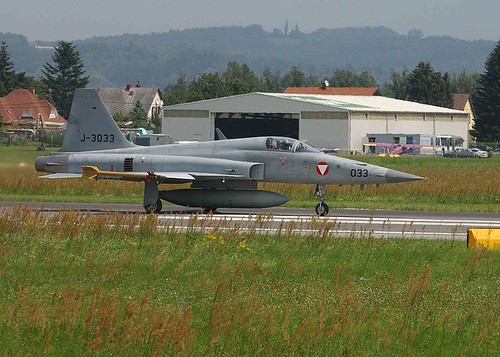 Fighter airplane picture - f-5 Austria